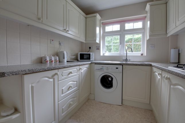 35, Glendower Park, Leeds photo 3