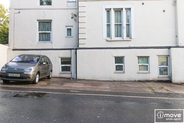 Parking/garage to rent in Parking On Avenue Road, Torquay