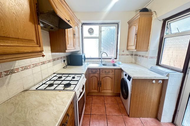 39 Pomfret Avenue, Luton, Bedfordshire photo 4