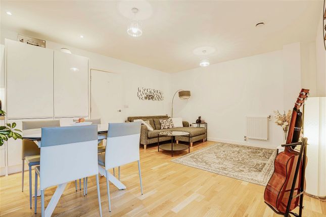 Flat for sale in Waterfield House, Ealing Road, Middlesex, Greater London