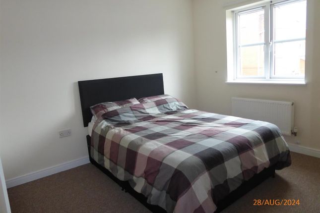 24, St. James Way, Tiverton photo 4