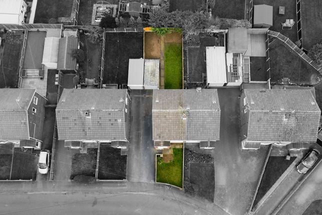 9, Sussex Crescent, Castleford photo 2