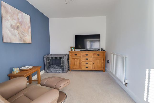 27, Shetland Crescent, Rochford photo 3