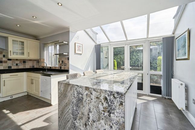 24, Oakdale Grove, Shipley photo 3