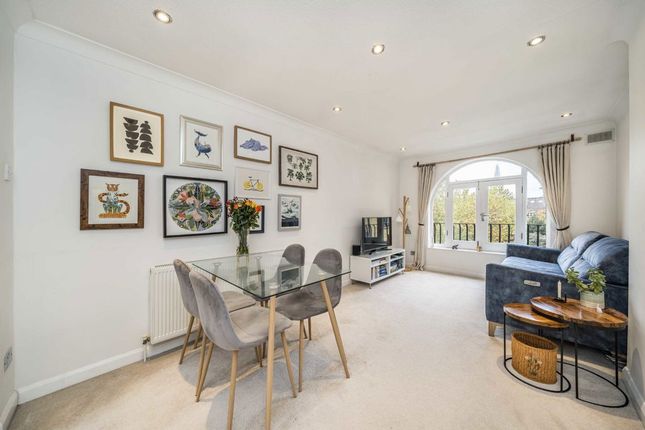 90, Kennet Street, London photo 3