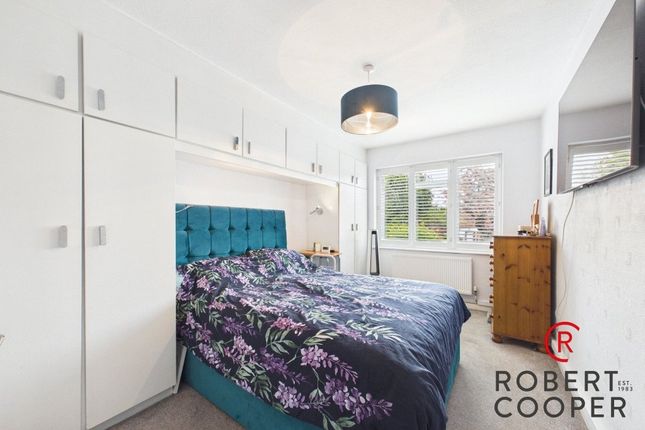 40, Wood Rise, Pinner photo 4