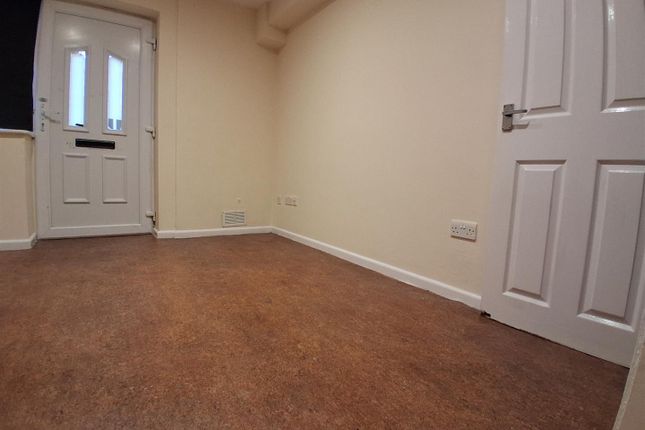 Flat E, Lotus House, Gorse Hill photo 3