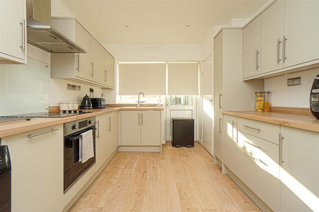 7, Grange Avenue, Hastings photo 4