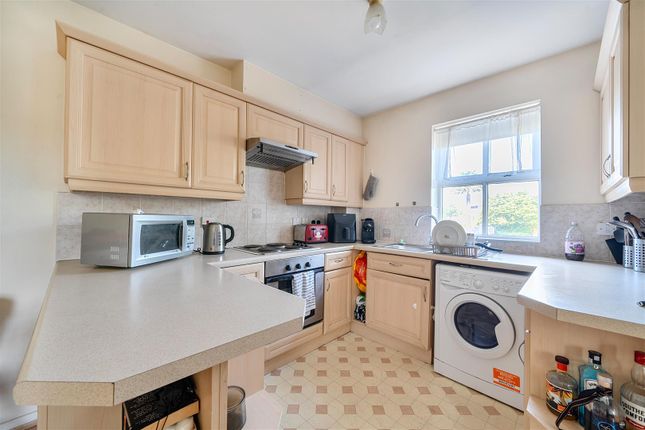 4, Chamberlayne Avenue, Wembley photo 2