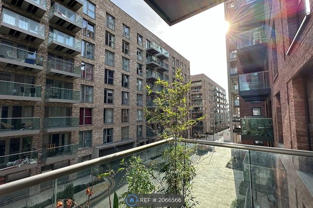 St Pier Court, Thunderer Street, London photo 5