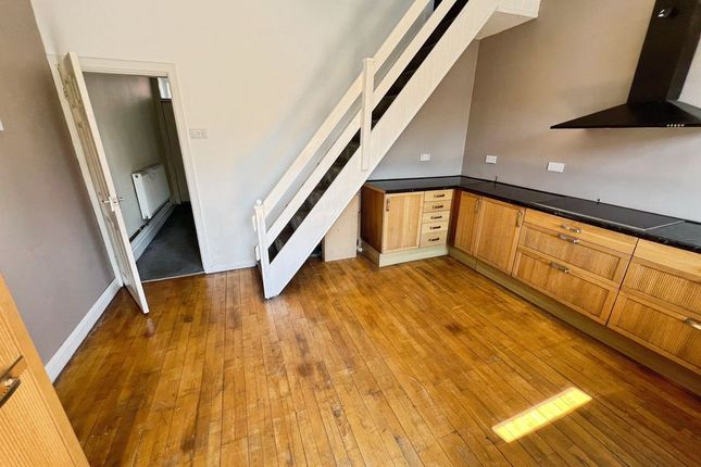 13, Third Avenue, Bolton photo 4