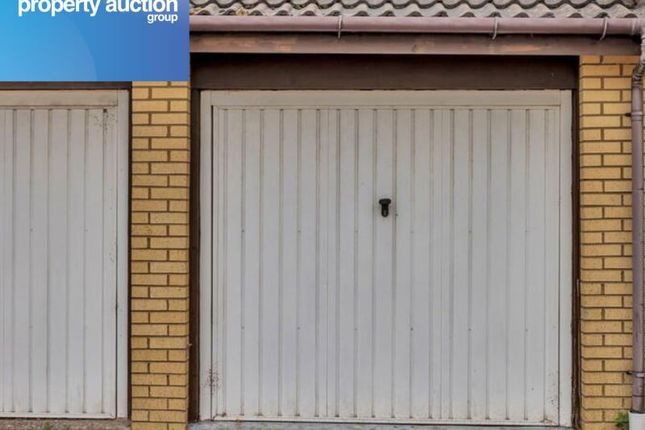 Garage (Right) At, Mavisbank Gardens, Glasgow photo 2
