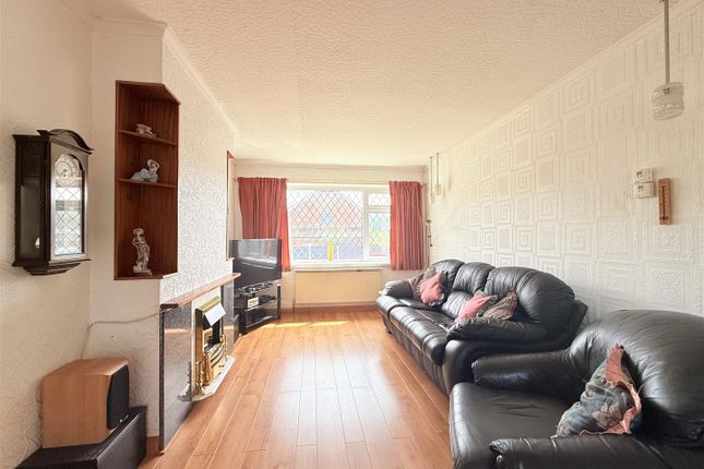 1A, Corrie Close, Manchester photo 2