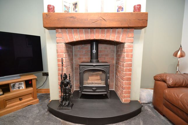 6 Kingston Grove, Thackley photo 3
