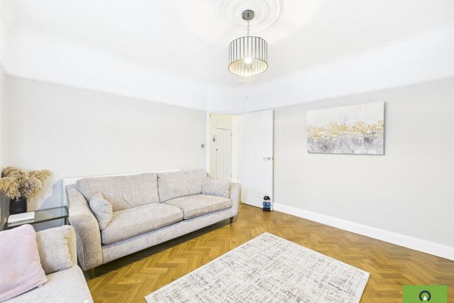 25, Lyndhurst Drive, Hornchurch photo 3