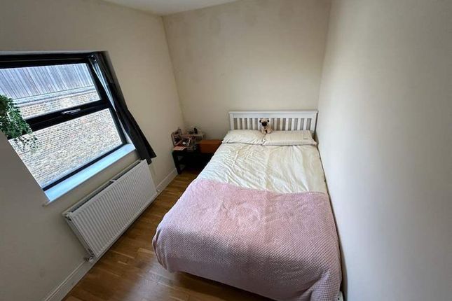 Flat 4, 281 Walworth Road, London photo 4