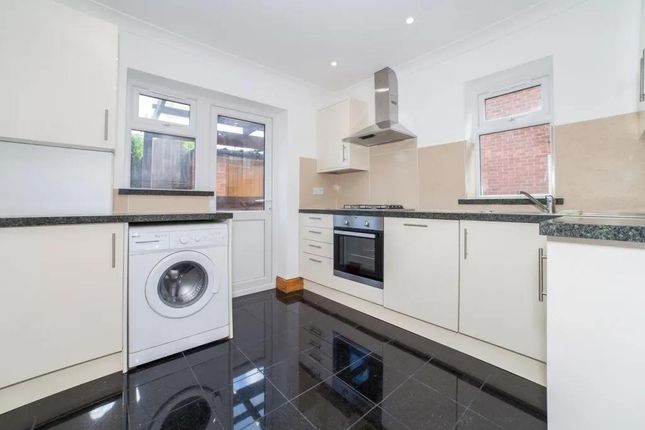 36 Merton High Street, London photo 3