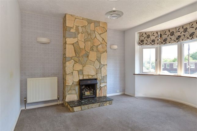 Hallsfield Road Walderslade, Chatham photo 4