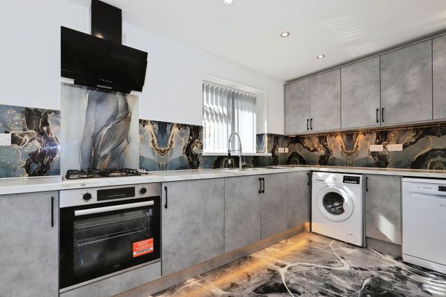 3, Sheaves Close, West Midlands photo 3