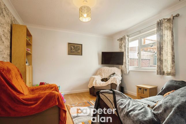 151, Brynglas, Cwmbran photo 4