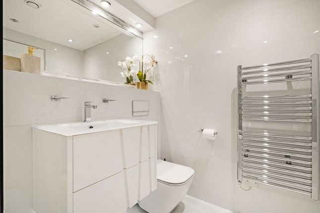 Savoy Court, 245 Cromwell Road, London photo 4