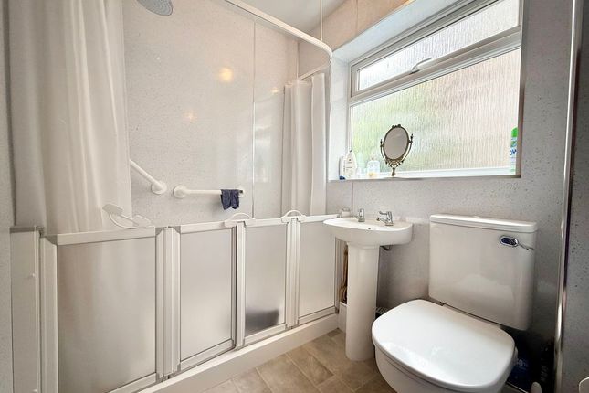 10b, Rothschild Road, Wing photo 4