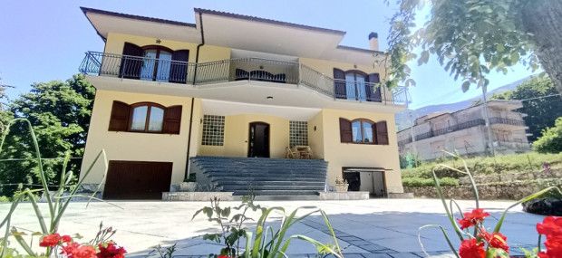 Thumbnail Villa for sale in Pescara, Sant\'eufemia A Maiella, Abruzzo, Pe65020