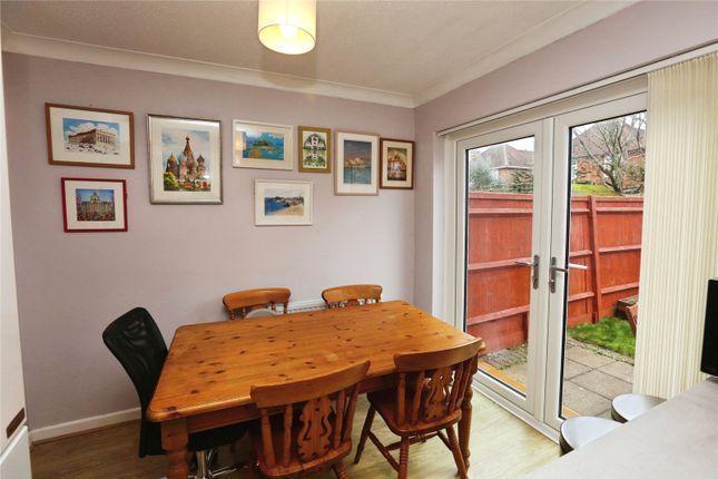 40, Claudeen Close, Hampshire photo 4