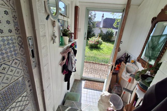 Flat 4, Park Gate, 193, York Avenue, Isle of Wight photo 2