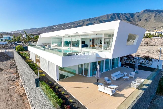 Villa for sale in Golf Costa Adeje, Costa Adeje, Santa Cruz Tenerife
