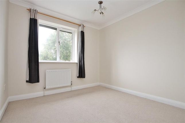 Detached house to rent in Alexandra Gardens, Knaphill, Woking