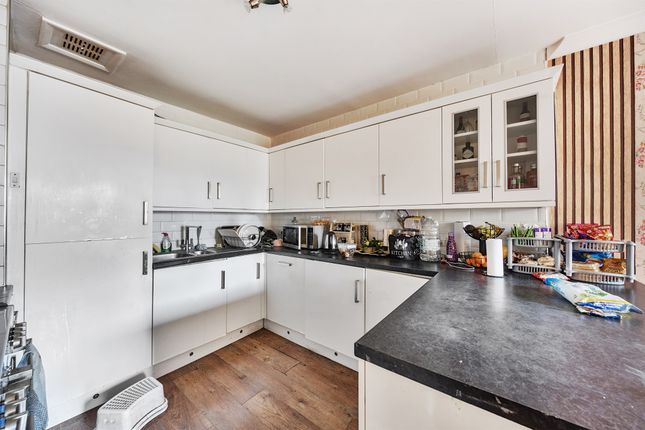 2-bed flat on 10, Glynwood House, Bridge Avenue, Maidenhead, £229,950