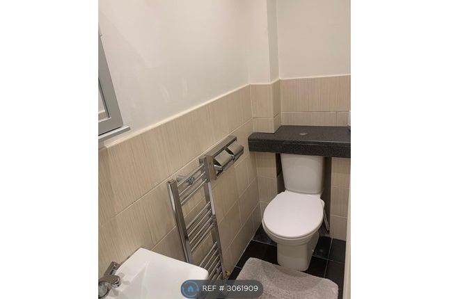 A Vicarage Road Basement Floor Flat, London photo 2