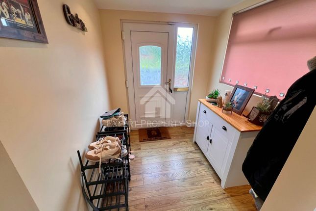 166, Plantation Hill, Worksop photo 2