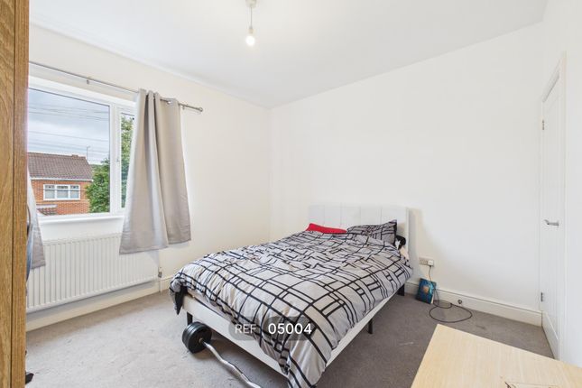 Manor Grove, Castleford photo 4