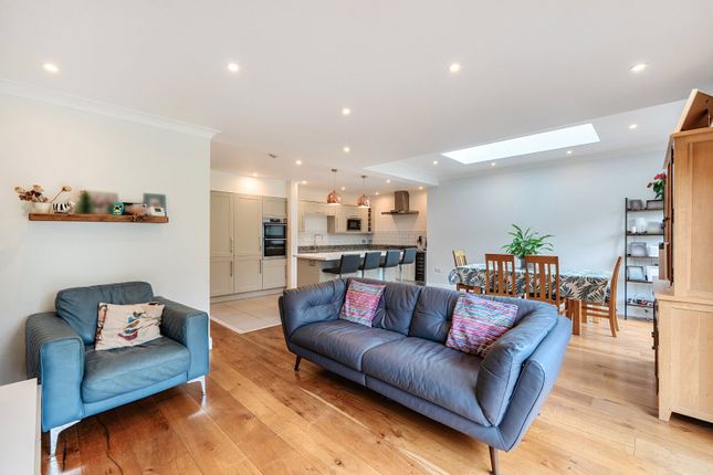 22, Nightingale Crescent, West Horsley photo 3