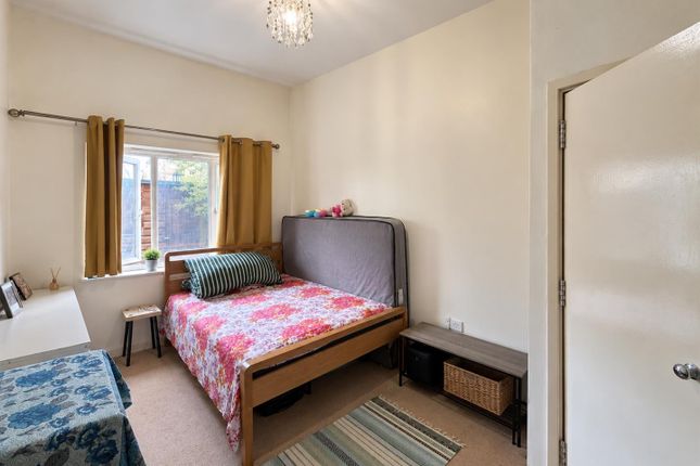 36 Hamilton Court, 147 Hanworth Road, Hounslow photo 3