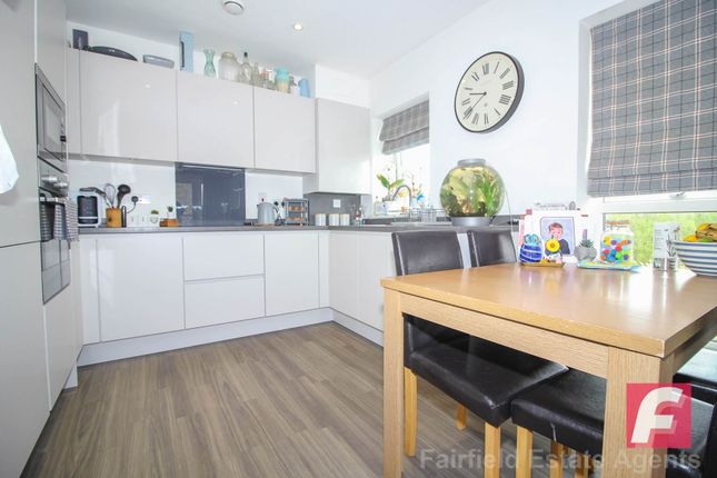 Flat for sale in Fayer Court, South Oxhey