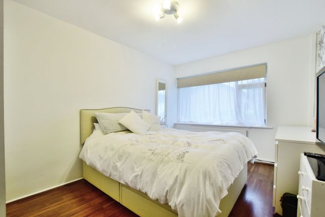 Flat for sale in Wellfield Gardens, Hale, Altrincham, Greater Manchester