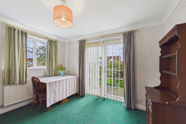 1, Yew Tree Close, Whitby photo 2