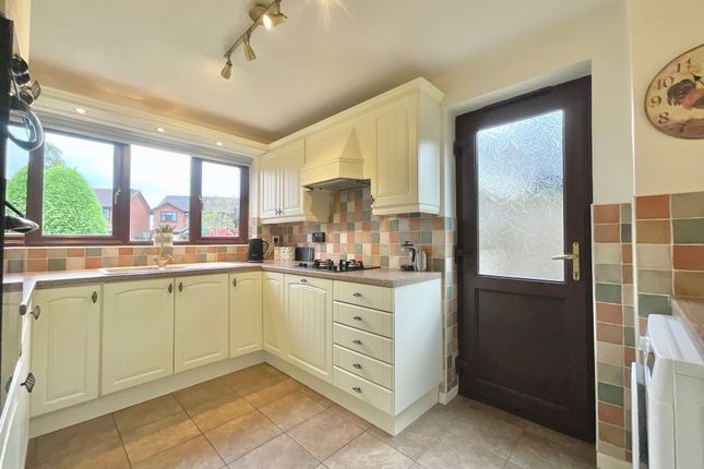4 Newburn Grove, Stoke-On-Trent photo 3