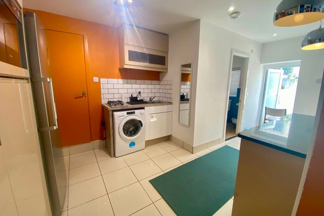 Studio Flat, 38 Warberry Road West, Torquay photo 5