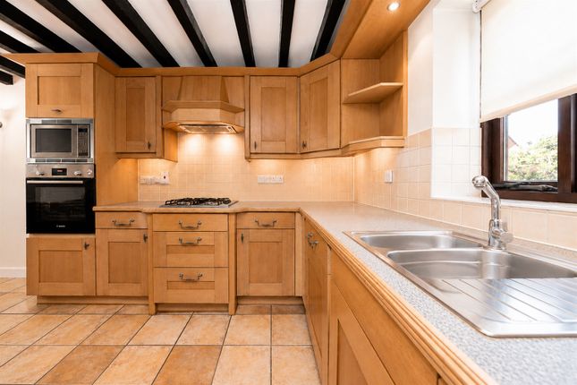 6 Harvest Drive, Sindlesham, Wokingham photo 4