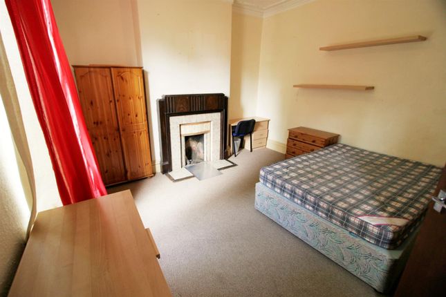 14, Buckingham Mount, Leeds photo 4