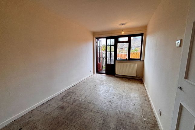 31, Queens Drive, Swadlincote photo 4