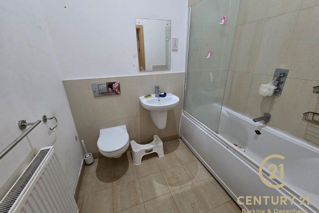 Flat 104, Academy Court 566, Longbridge Road, DAGENHAM photo 4