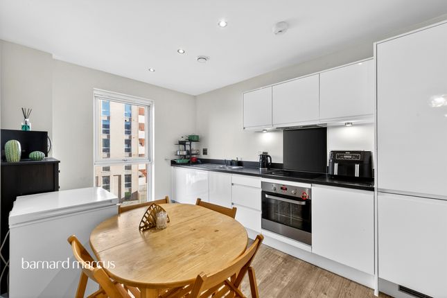 Flat 14, Colne House, 1, Manor Place, Feltham photo 4