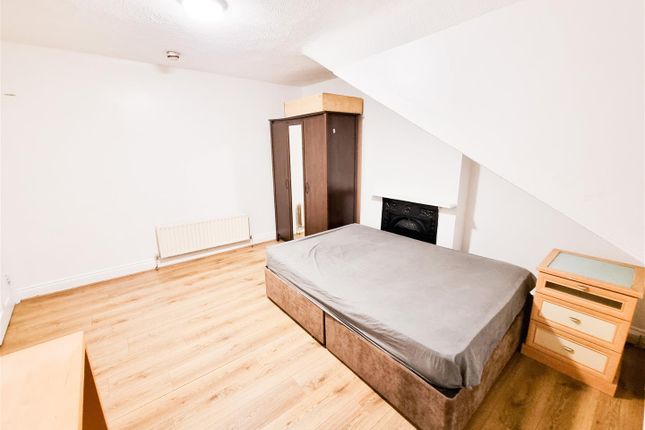 Room 2, 15, Cameron Road, Croydon photo 2