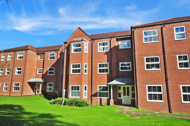 Thumbnail Flat to rent in Lucas Close, Maidenbower, Crawley