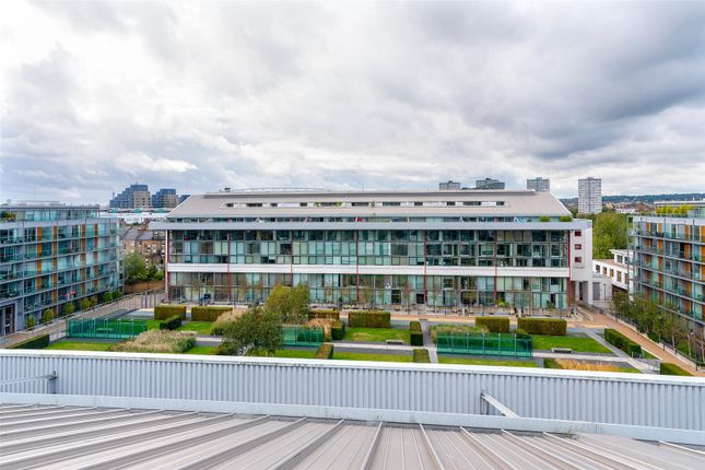 Flat for sale in Eaststand Apartments, Highbury Stadium Square
